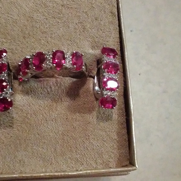 NWOT. Ring and matching earrings. - Picture 2 of 8